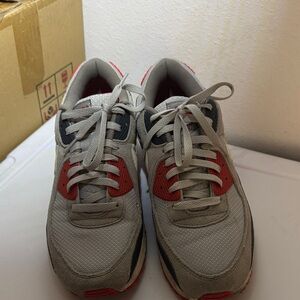 Stylish Gray and Red Men's Sneakers
